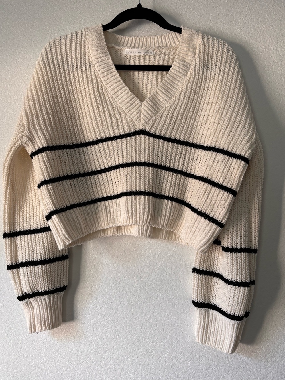 Altar'd State Off-White V-Neck Chunky Knit Sweater